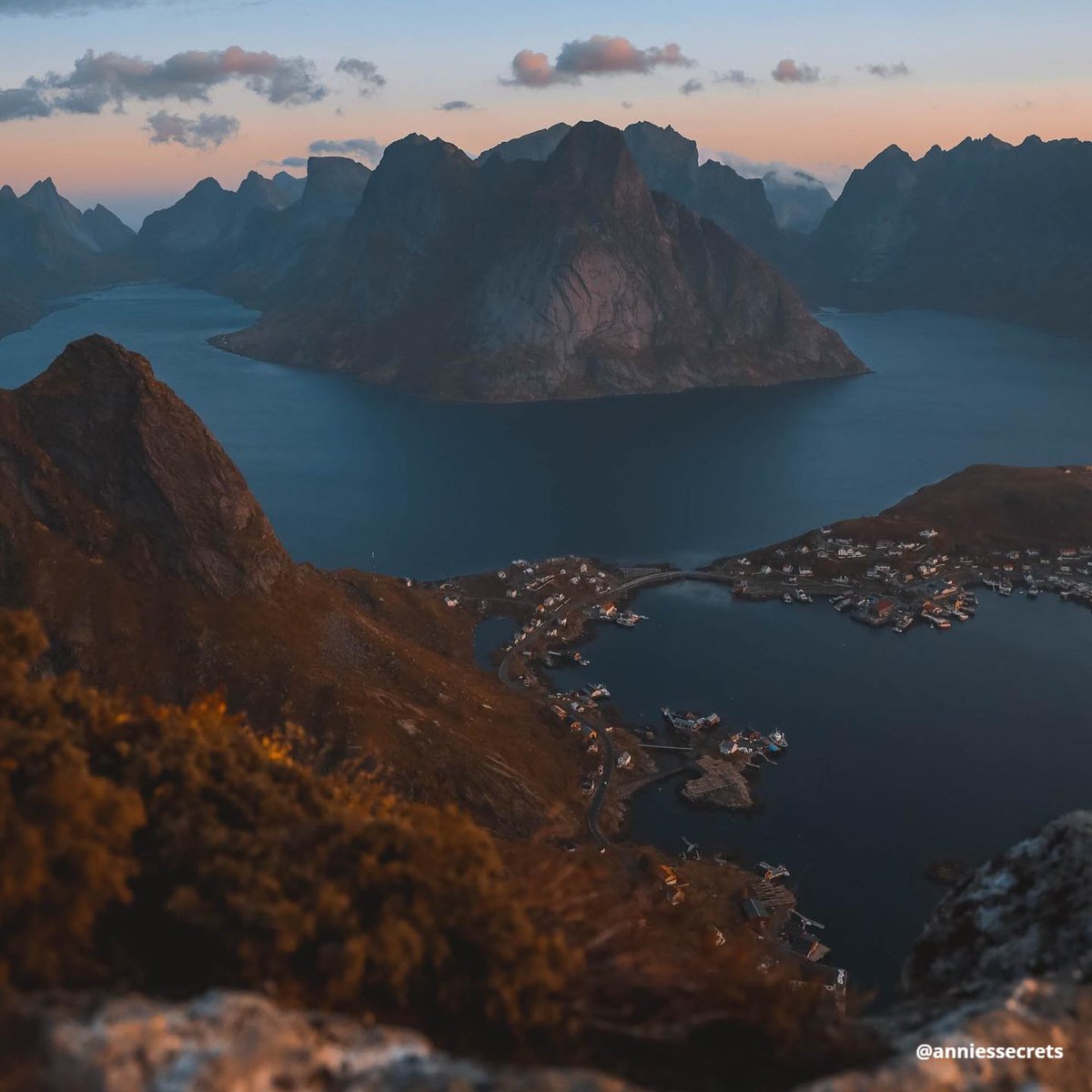 visiteurope's tweet photo. Everyone's talking about @Erling Haaland. We're talking about where he calls home🏔️⚽.
These fjords? World-class.
These northern lights? Unplayable✨. 

England's game plan: stop Haaland🫷 .
Ours? Start planning Norway😉. https://t.co/YwwuLzmPyH