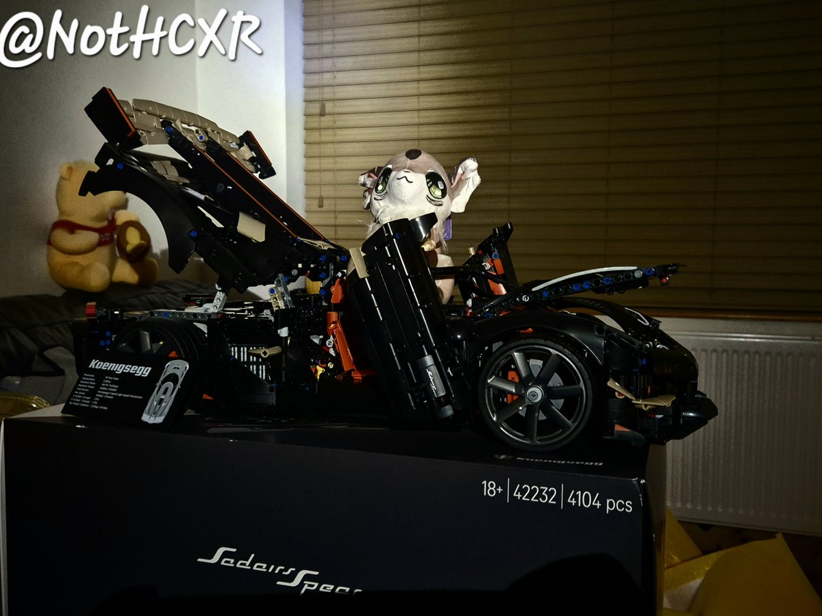 NotHCXR's tweet photo. Nutter Mobile 🌰🚗
@KumiVT 

#kumi #lego #koenigsegg #legotechnic https://t.co/5f1HJ7ncAH