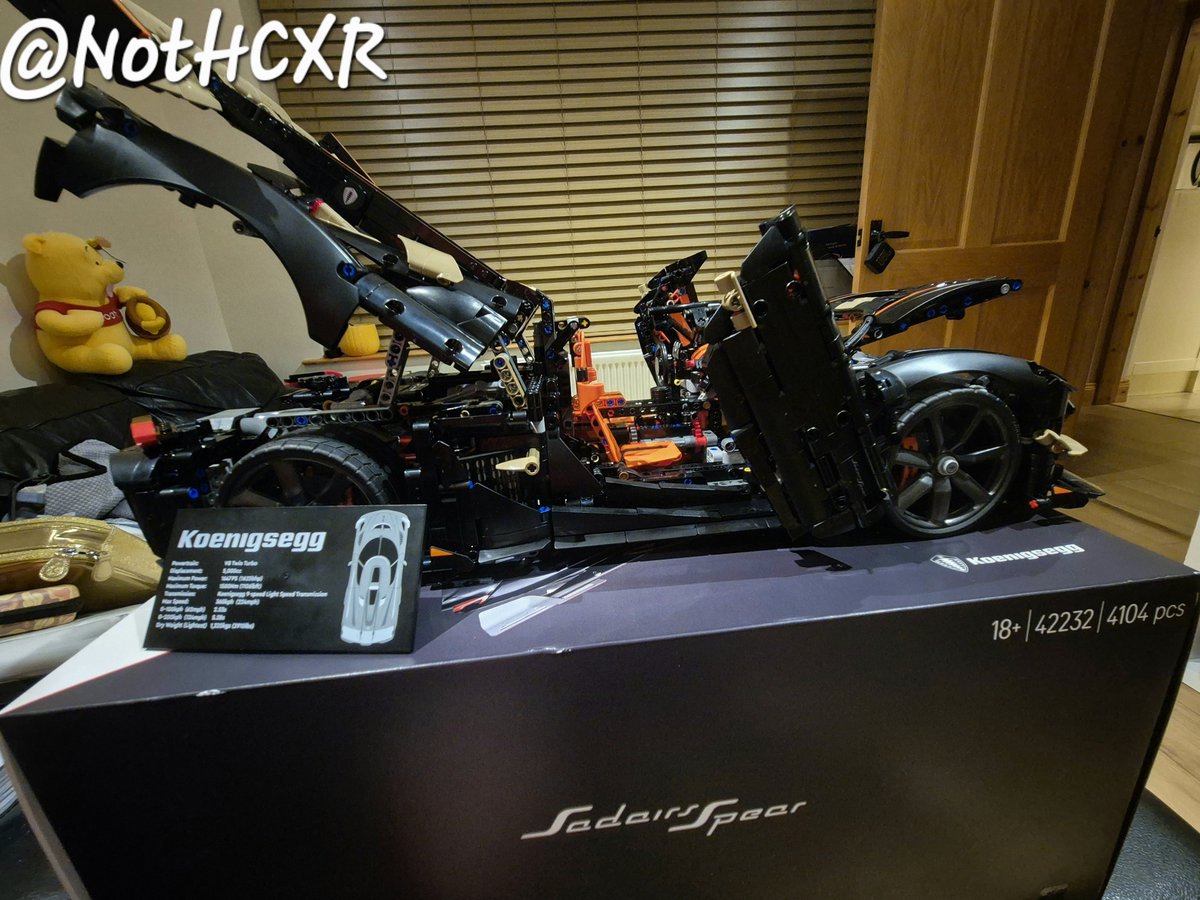 NotHCXR's tweet photo. Nutter Mobile 🌰🚗
@KumiVT 

#kumi #lego #koenigsegg #legotechnic https://t.co/5f1HJ7ncAH