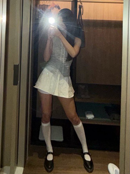 sullbbunii's tweet photo. oh my god hello sullyoon https://t.co/fWEYUPfOKg