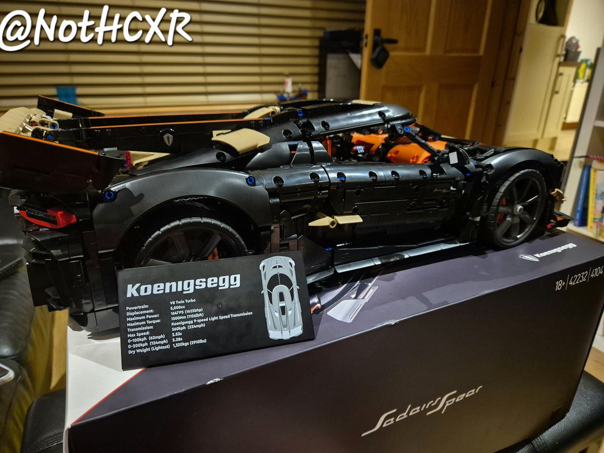 NotHCXR's tweet photo. Nutter Mobile 🌰🚗
@KumiVT 

#kumi #lego #koenigsegg #legotechnic https://t.co/5f1HJ7ncAH