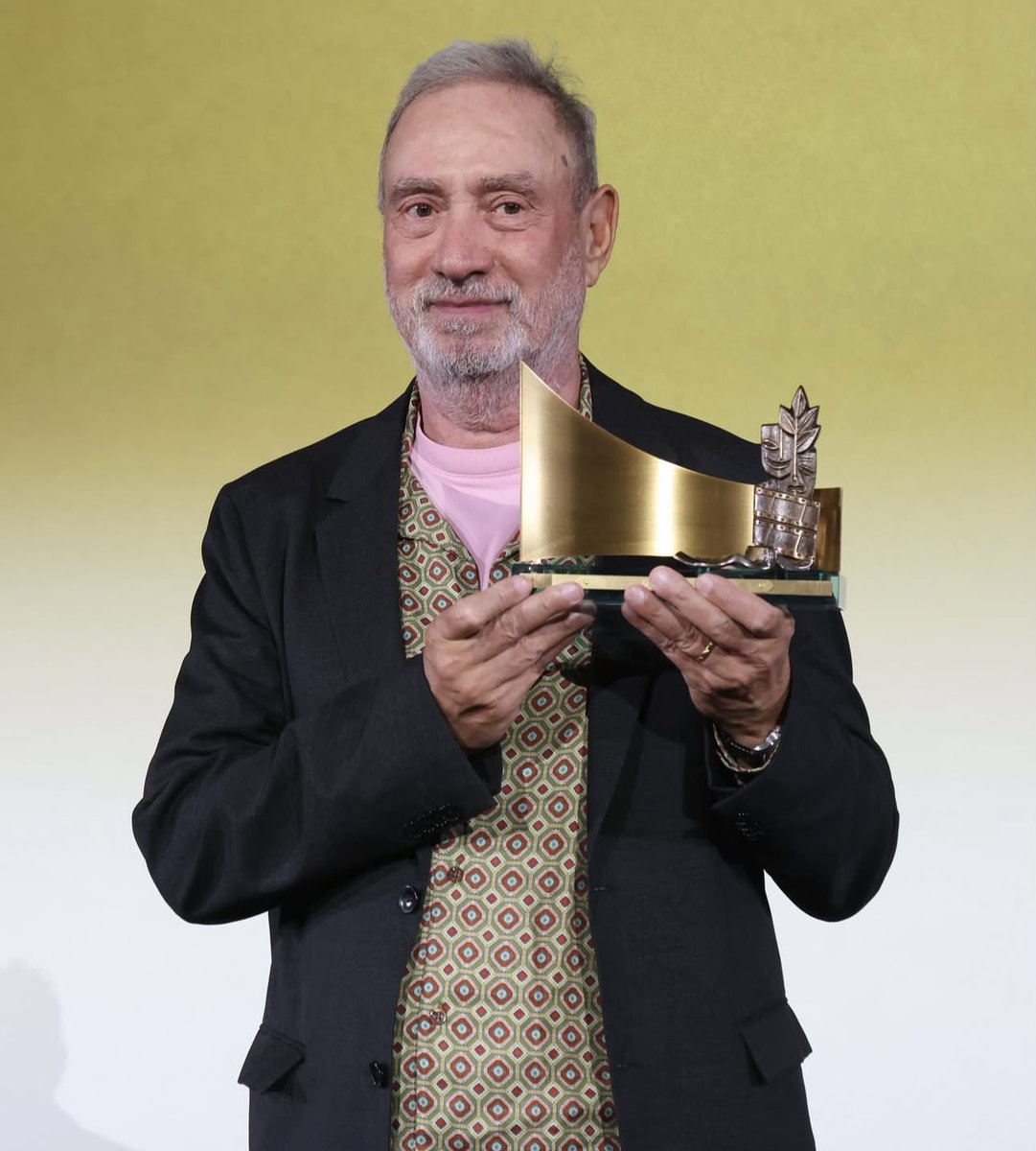rolandemmerich's tweet photo. Proud and humbled to be the recipient of the prestigious Gläserne Leinwand at CineHamburg 2026.
.
Thank you HDF KINO and AllScreens Verband Filmverleih und Audiovisuelle Medien for this incredible honor!
.
@HdfKino #cinehamburg2026 https://t.co/KediEI3vTT