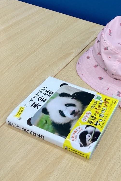KishidaEnglish's tweet photo. 「英語って楽しい！」

まずはそこから始めます😊

きしだ英語教室には小学生もたくさん通っています。

語学は、一夜漬けでは身につきません。
だからこそ、「楽しい」と思えることが何より大切です。

嫌いな勉強は続かない。
好きになれば、自分から机に向かうようになります。

生徒一人ひとりの性格や目標に合わせて、テキストや進め方も工夫しています。

英語を「やらされる勉強」ではなく、
「もっと知りたい！」と思える学びに変えていきたい。

その積み重ねが、英検合格や受験、そして将来使える英語につながると信じています。

#英語教育 #英検 #小学生英語