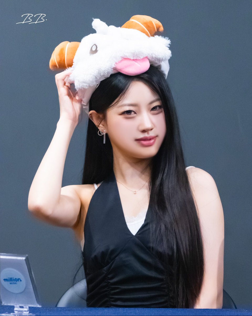 bbaaan0's tweet photo. 260710 밀리언뮤직 대면팬싸 HQ
포로 등장
#크레이즈엔젤 #CrazAngel
#솔미 #SOLMI https://t.co/7sy82qhOuQ
