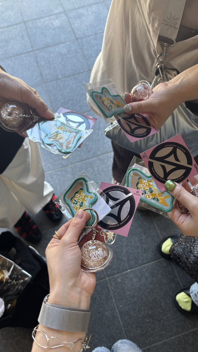 shi_bf_on's tweet photo. みんな歌が上手い！ダンスがすごい！(語彙力乏)
メロつきカノンかっこよかったあ😖💗💗
みんなとお喋りして待った物販もそのあとの開封式も全部たのしかった🎶

さて、今日も推しのために働こ。
また会えますように🪽🪽🪽 https://t.co/DaqrFLO6cw
