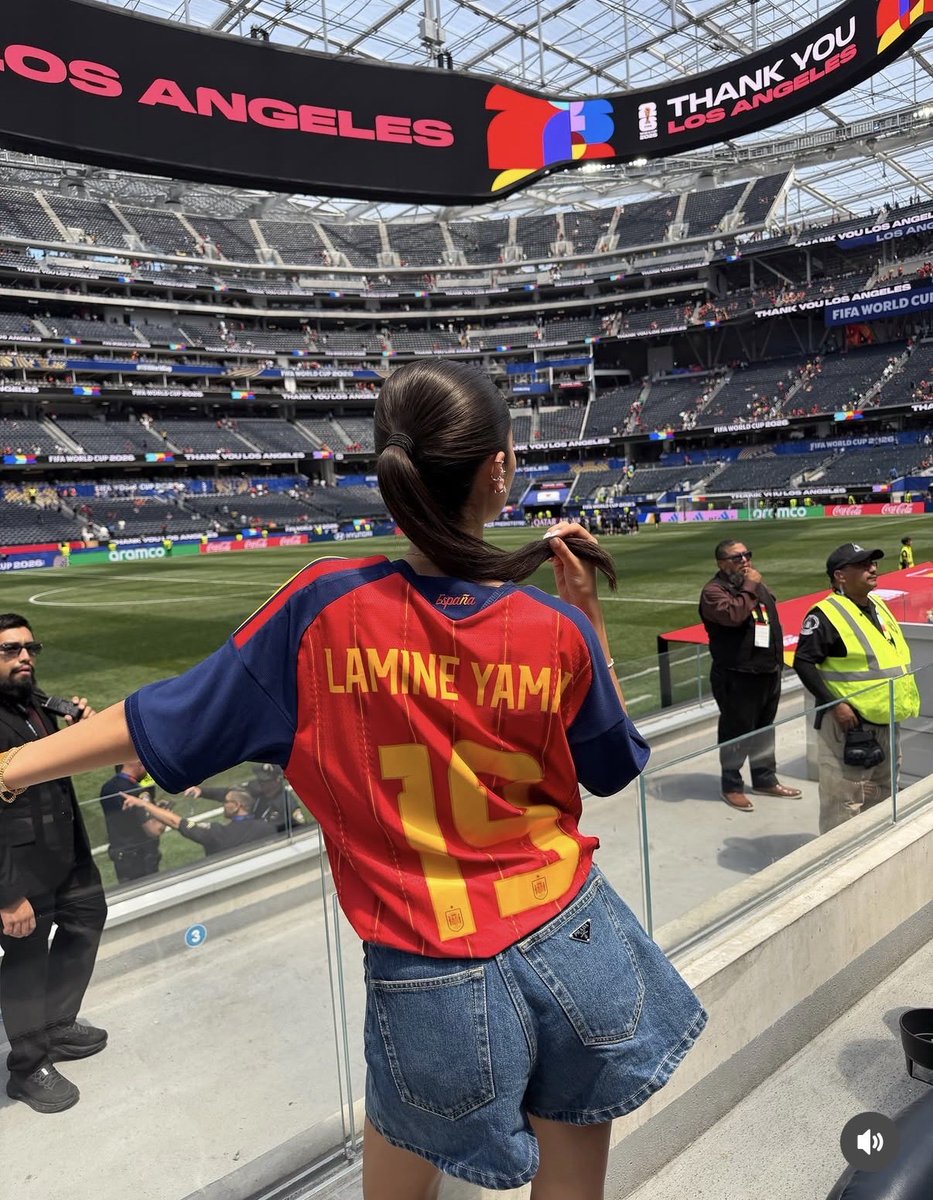 BarcaUniversal's tweet photo. 📲 Lamine Yamal’s girlfriend on IG: “We are not leaving! You are the best my love." https://t.co/T5kPbFHYzf