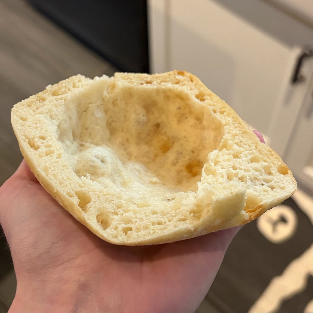 Lylylimia's tweet photo. Come on bruh I opened the bread and it’s just a gaping hole 😐😐😐 must’ve come from Seattle or some bullshit https://t.co/BbgbeiUjXv