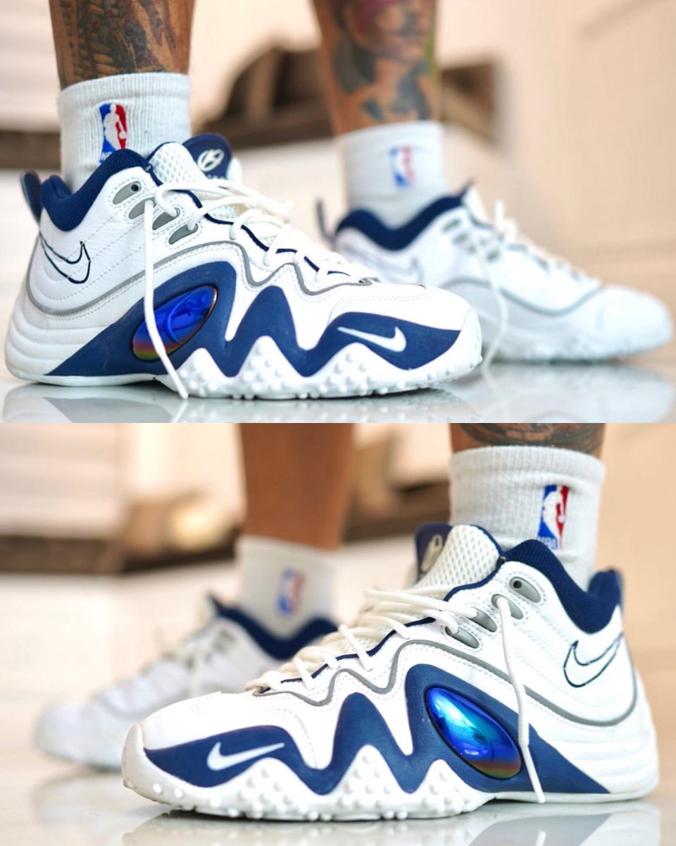 zSneakerHeadz's tweet photo. BREAKING: The Nike Zoom Flight V “White/Midnight Navy” is making a comeback in 2027 👀⚡️

✍️: @zsneakerheadz @sneakerfiles @sneakermarketro https://t.co/SIX7gTCZTl