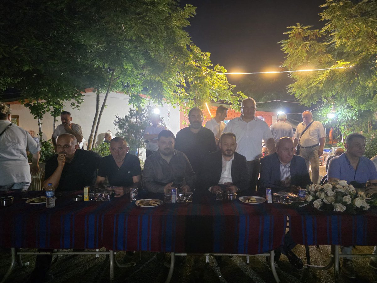besikduzuakkadn's tweet photo. 📍 Çeşmeönü Mahallesi 

Çeşmeönü Liman’ında düzenlenen 2. Yaz Etkinliği programına, AK Parti İlçe Başkanımız Ali Zeytin, İlçe Kadın Kolları Başkanımız Sibel Çoban ve beraberindeki yönetim kurulu üyelerimiz katılım sağladı.
@sblcbn61 https://t.co/uSV6A3T8uw