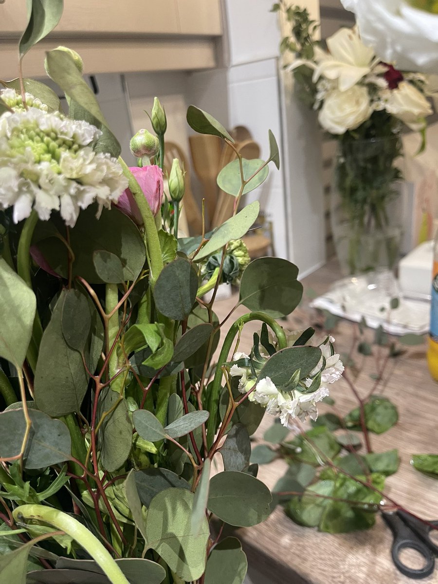 Surry69's tweet photo. @HowardGriffiths @marksandspencer Here is my £65 Kelly Hoppen bunch from February disgracefu https://t.co/Nh1Gshz2CW