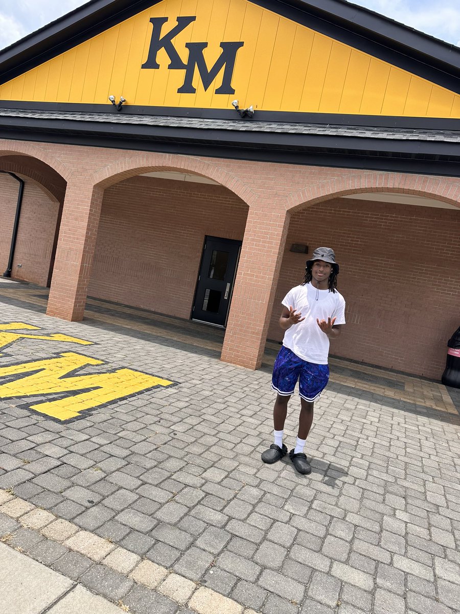 Kvngdjay's tweet photo. i am announcing that i am transferring to kings mountain high school @TDBELL29 @KingsMountainFB @CoachShaneShort @Jlloyd_4 https://t.co/2ofaSCwcqf