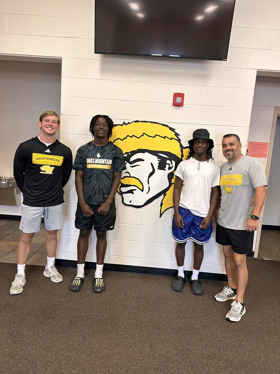 Kvngdjay's tweet photo. i am announcing that i am transferring to kings mountain high school @TDBELL29 @KingsMountainFB @CoachShaneShort @Jlloyd_4 https://t.co/2ofaSCwcqf