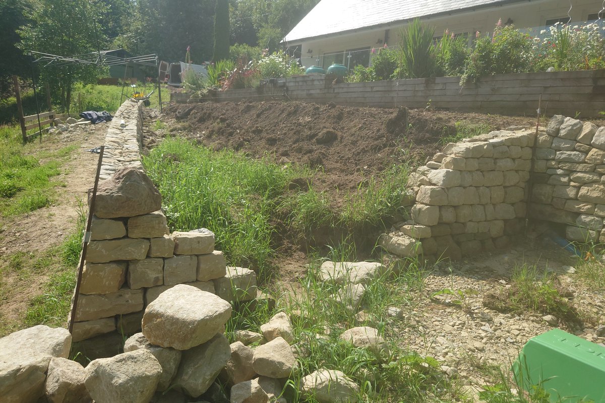 JasonScotBills's tweet photo. More progress
Been a v hot week. I'm wasting away in lost sweat!
#garden #landscaping #drystone #stonework https://t.co/PTqyNN5iJr