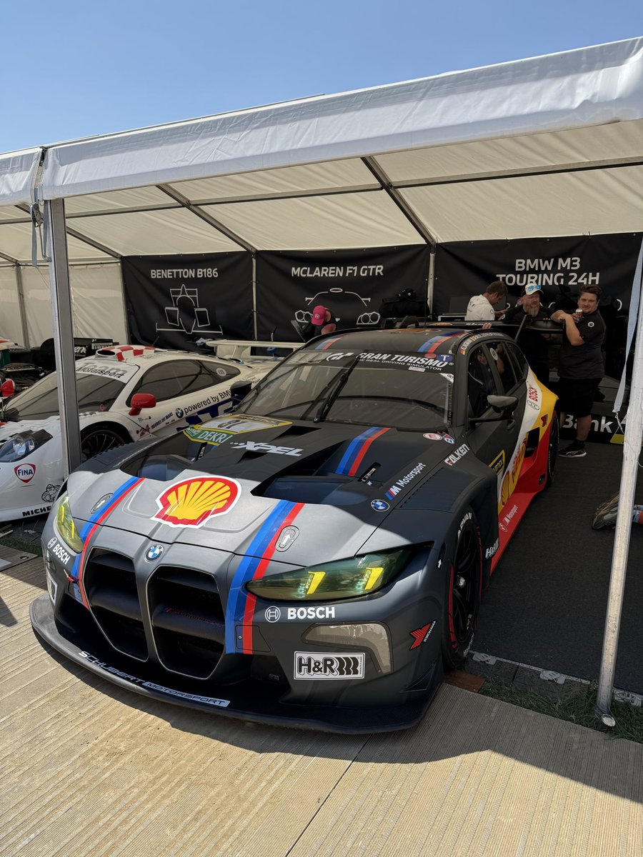 oxizacre's tweet photo. Locura ver este auto en persona después de seguirlo en las 24hs del ring https://t.co/gQoPMJuWpp