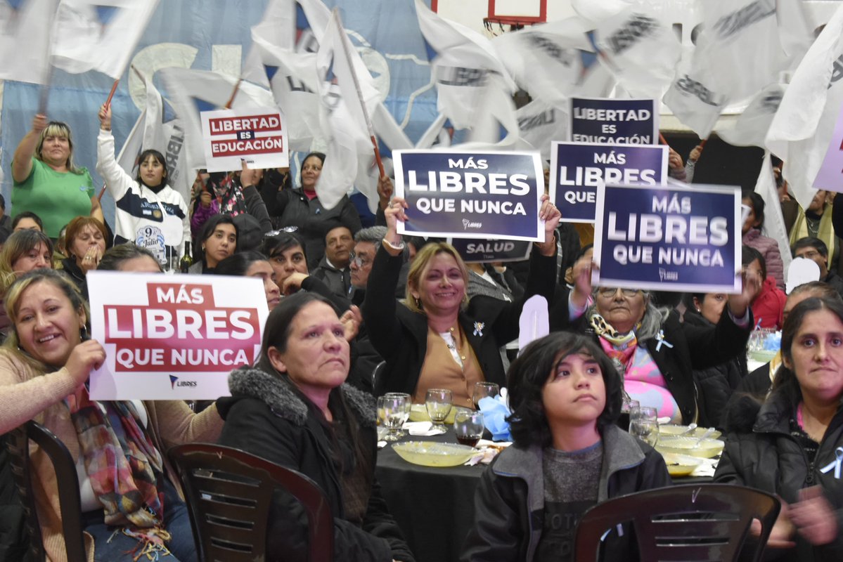 FEDEMASSOTUC's tweet photo. Porque ante el abandono nacional, el rol que está cumpliendo la provincia es vital.
Sigamos construyendo, sigamos firmes. Esta es la patriada que tenemos que ganar. ¡Viva la Patria!
#LibresDelSur #Tucumán #LocroPatrio #FedericoMasso #UnidadPopular #EstadoPresente #GestiónJaldo https://t.co/HJOrGBoayG