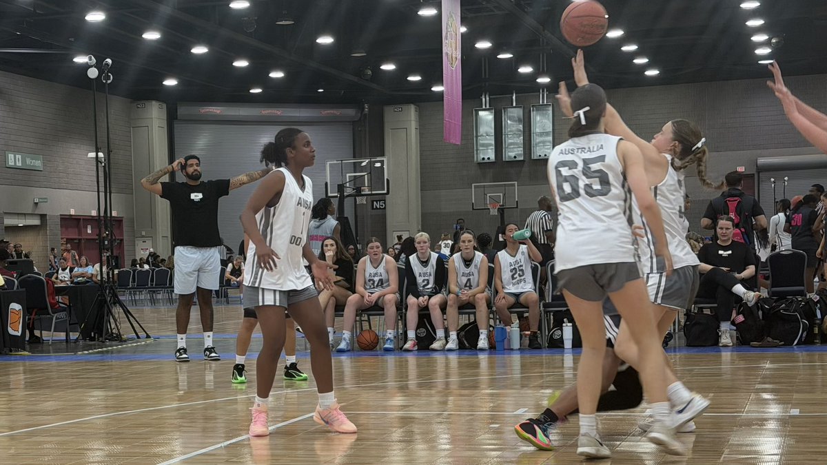 brickeyscott's tweet photo. Was able to catch a bit of @treymoses32 and his AUSA team all the way from AUSTRALIA at @TFNsRun4Roses this afternoon.  Basketball aside if you haven’t tapped into Trey and his foundation https://t.co/15nD8vBOCO give it a look.  He has an incredibly BRAVE story to share about mental awareness and suicide prevention.  The more we share the stories the easier it is for people struggling to ask for help.  Too many kids and adults just need to be understood and Trey is doing a great job getting the message out! 👏👏Nice Work 
@Shoot360LOU @LexCrossover @SOHSGirlsBB @alyxwhite_ @vaughtsviews @TheJasonHHoward @HoopsRecruitUSA @DfwSho