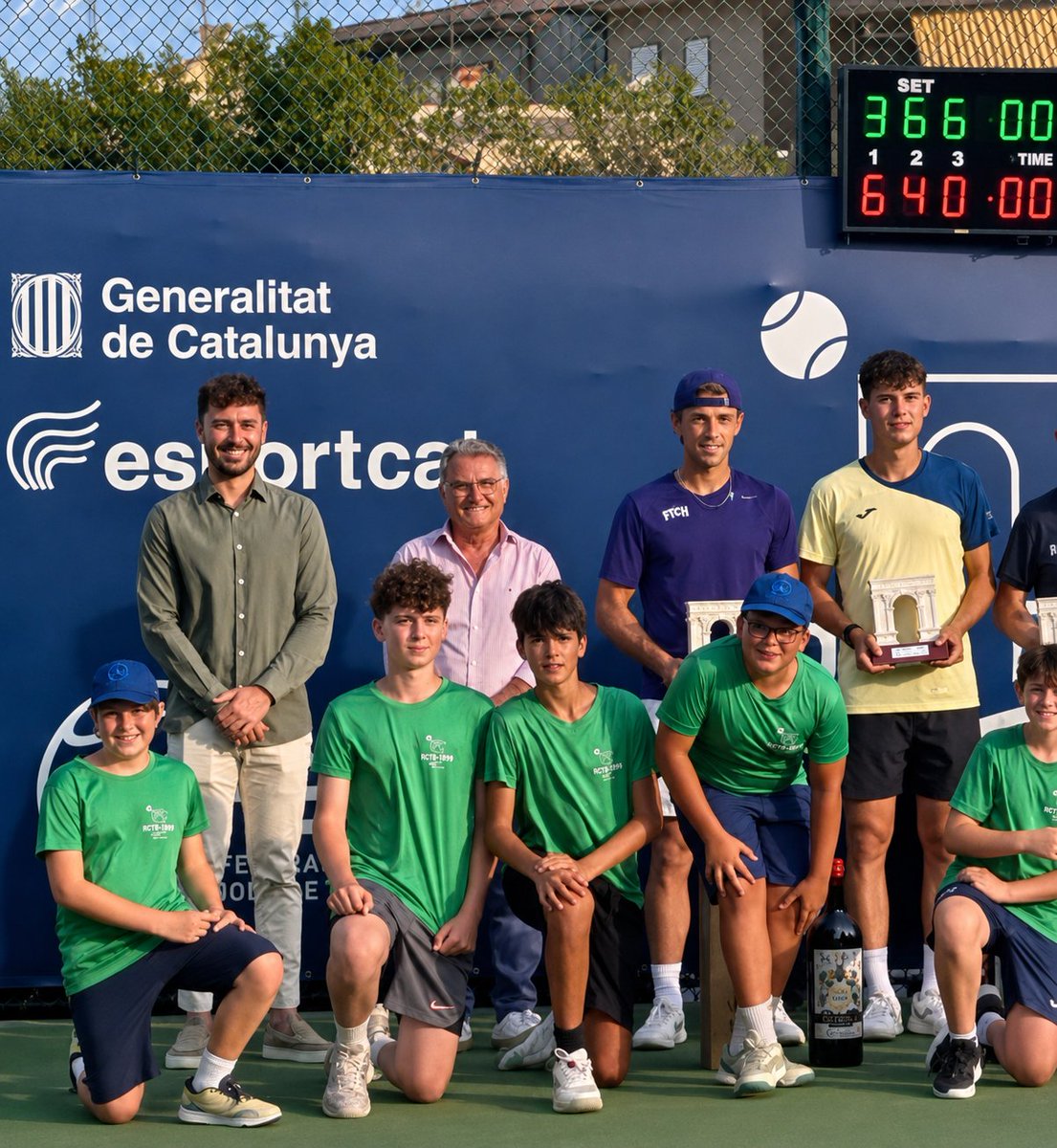 Not_Esportivas's tweet photo. WORLD TENNIS!
Parabéns aos duplistas campeões, o búlgaro Iliyan Radulov (🇧🇬) e o espanhol Albert Pedrico (🇪🇦) que conquistaram o @worldtennis de M25 de Roda de Bara na Espanha
#WorldTennis #Tennis #rfetenis #OpenBara #ClubTennisBara #IliyanRadulov #AlbertPedricoKravtsov https://t.co/wPF57khhF1