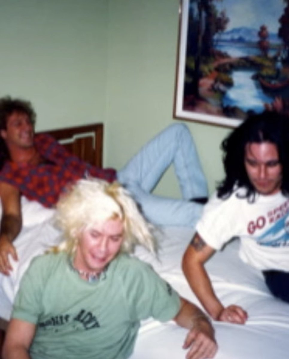 DuffMckaganArg's tweet photo. @DuffMcKagan @gilbyclarke y @CraigDuswalt
#gnrera
📷 Via @TheAFDPodcast
#duffmckagan #gnrtour #tourlife #duffmckaganargentina https://t.co/8pHdHFQ6JV