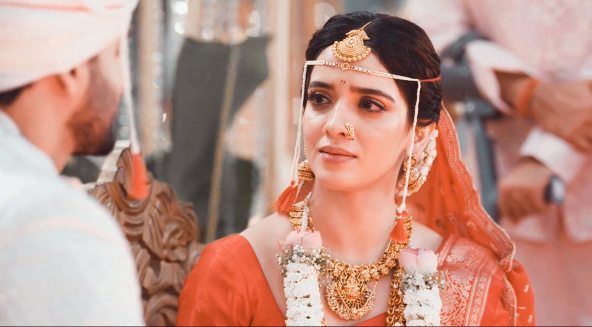 harshawn814's tweet photo. Look at these kids!!😭 They are husband &amp; wife now!!🥹🥹❤️❤️

Not the perfect kind of beginning but maybe the one that will lead them to their forever✨

Officially Mr. &amp; Mrs. Deshmukh♥️
 #jagadhatri #shivdhatri https://t.co/IEttjKKIpf