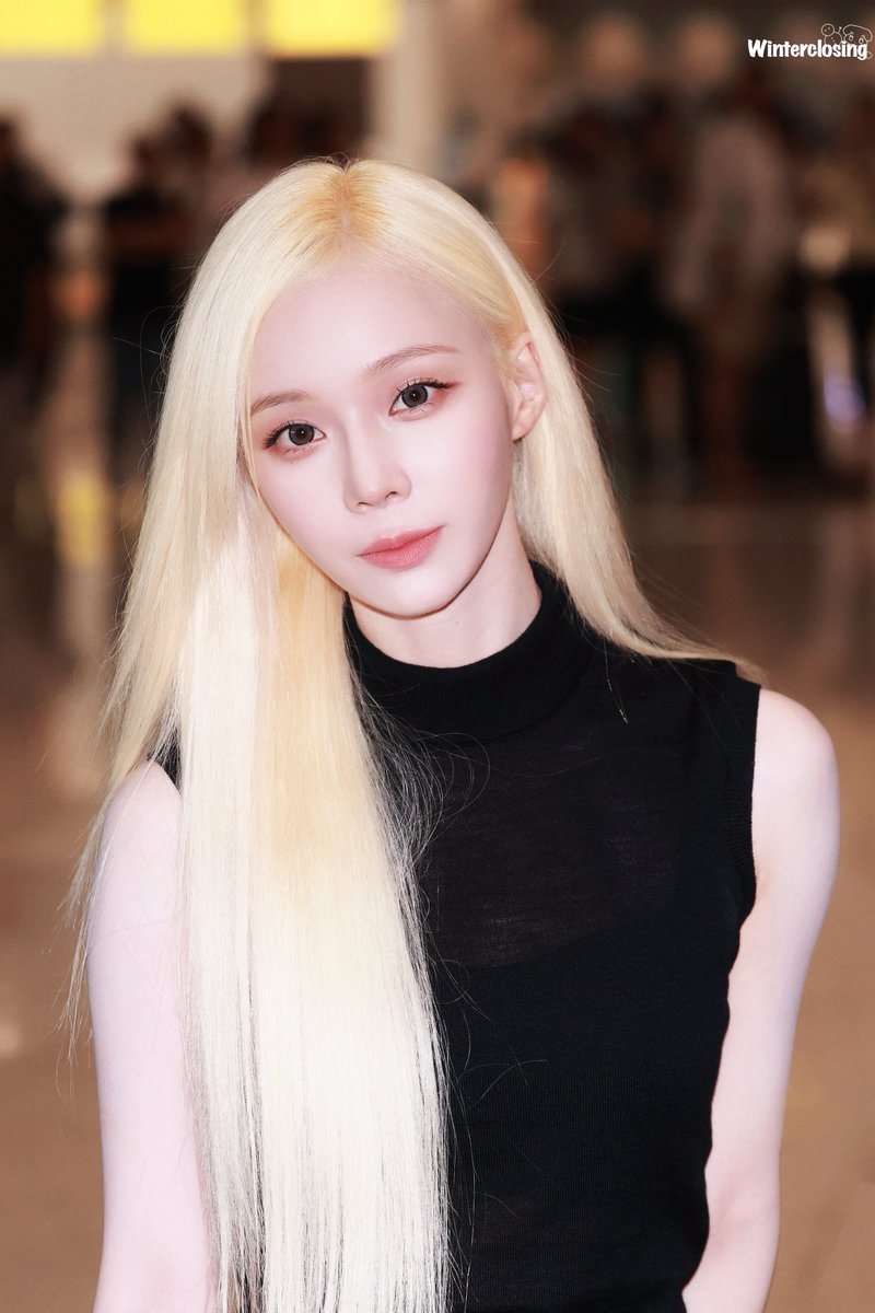kwtclosing0101's tweet photo. 260711 ICN

👋☺️

#WINTER #윈터
#aespa  #æspa #에스파 https://t.co/jAXFKHojrf