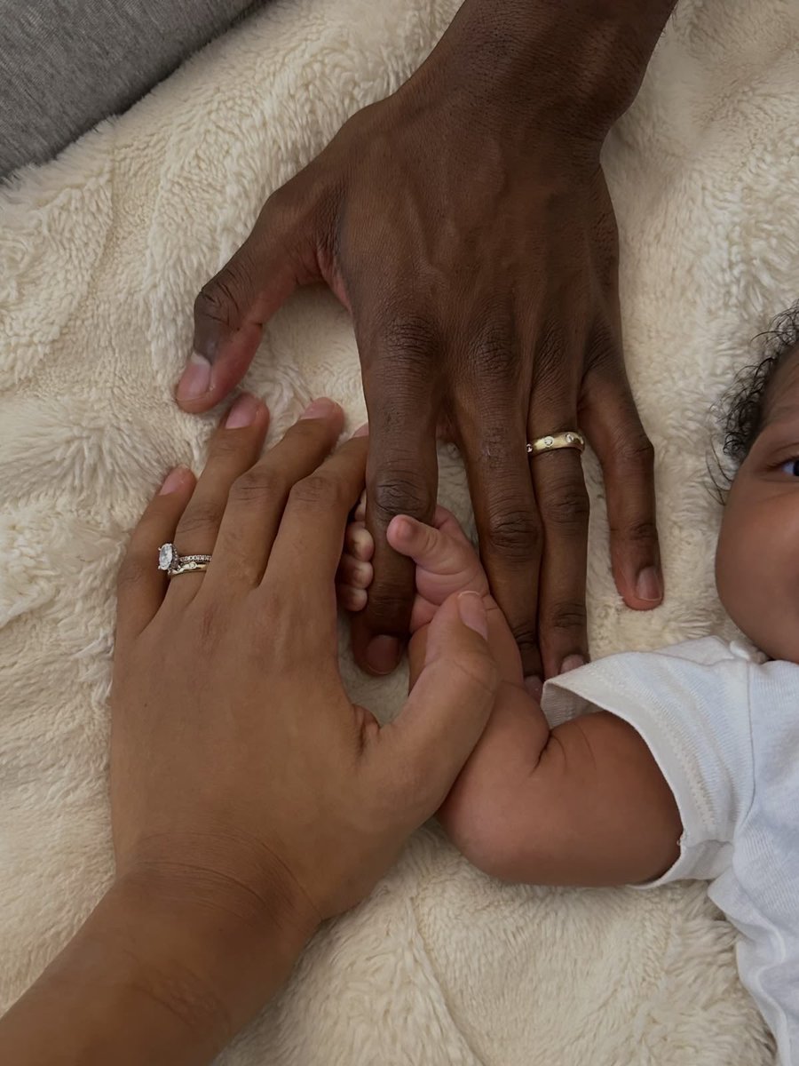 lanre__laredo1's tweet photo. love looks different after a baby. 😍 https://t.co/e4jUyKzzWM