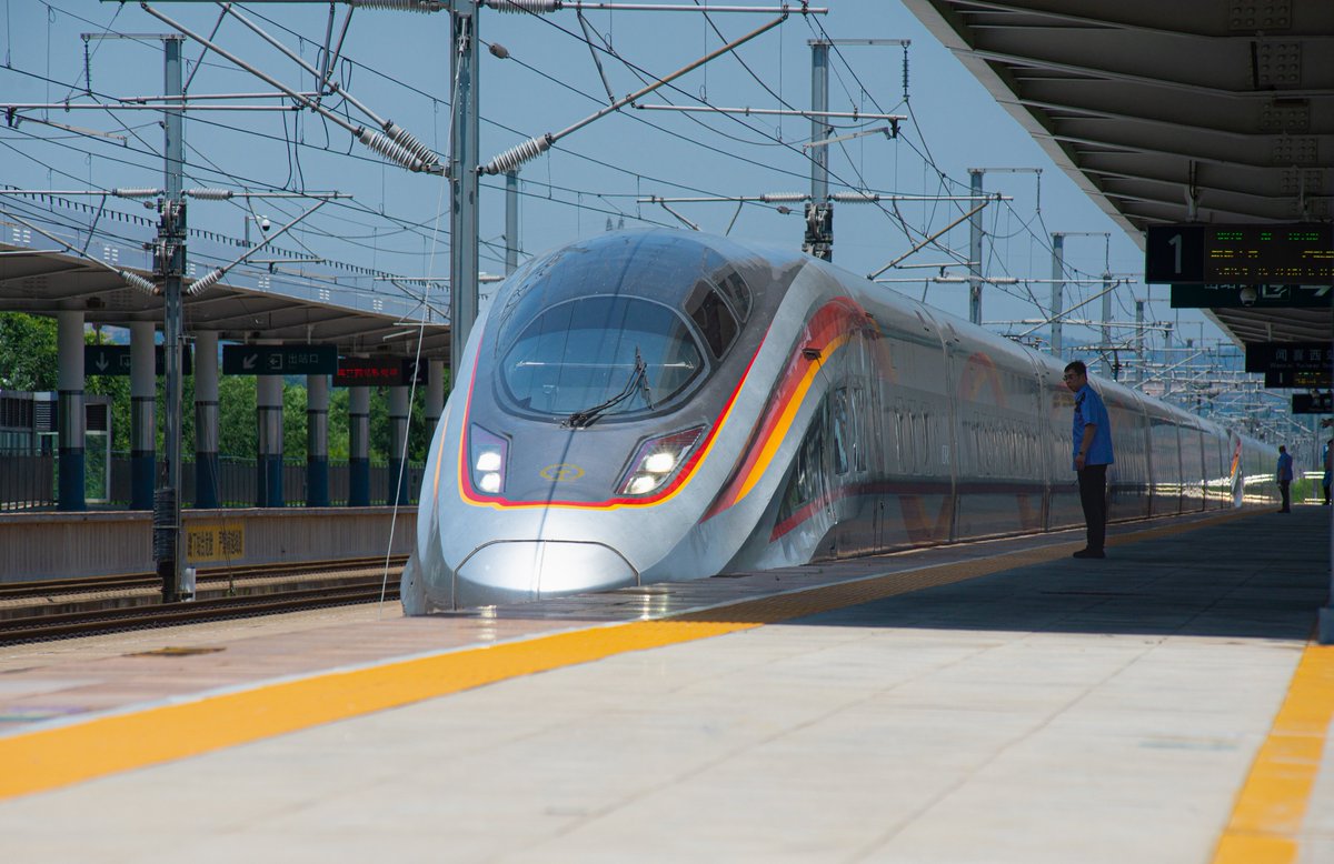 HXD3C7004's tweet photo. 京运新时速！
为满足晋南旅客快速进京、回运需求，自七月一日起原G623次列车缩短区间至太原南站，京太“大标杆”G379次列车延长至运城北站终到。该车开通后北京丰台站至运城北站的旅行速度缩短至4小时28分钟，极大加强了沿线居民的出行体验。 https://t.co/ot3SDjtbLx