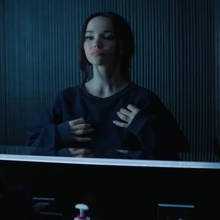 ruancarloszz0's tweet photo. I can easily imagine Dove Cameron as a character from Gossip Girl, Scream, and in an action movie. https://t.co/LIYz3y7lzy