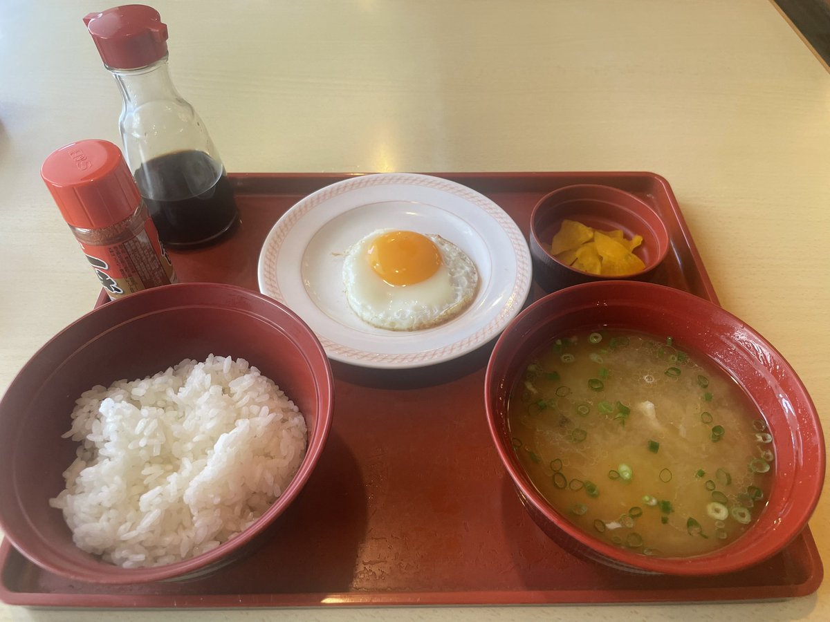 xyz59633's tweet photo. 久しぶりに𝗷𝗼𝘆𝗳𝘂𝗹𝗹にやって来た。
朝���の豚汁定食は美味しそうだー🐷

#𝗷𝗼𝘆𝗳𝘂𝗹𝗹
#モーニング
#豚汁定食 https://t.co/QTmgjRGg4u