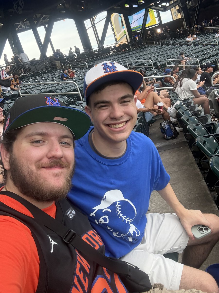 DatGeorgieBoi's tweet photo. Date night https://t.co/qedBjPmUO3