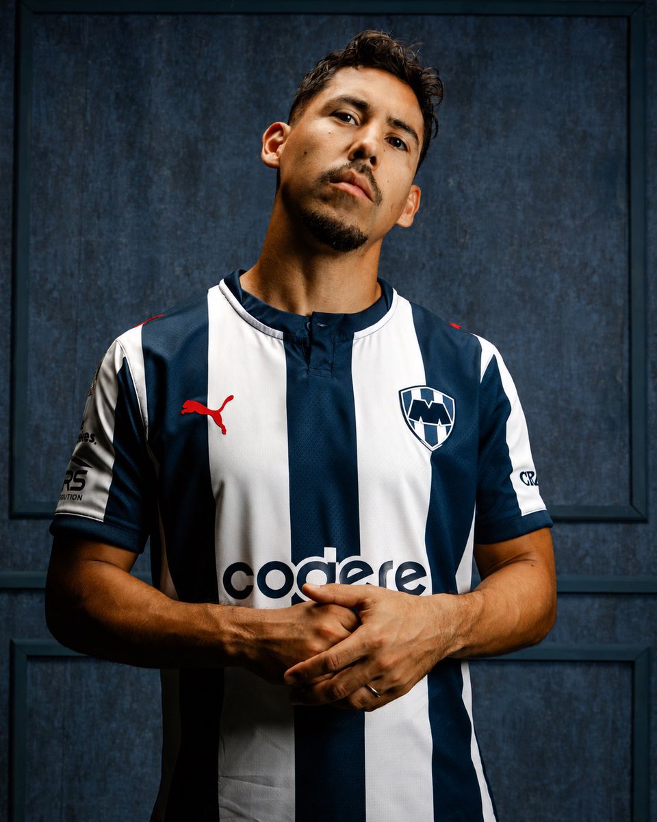 gvela83's tweet photo. @Rayados @CodereMX Mejor así dejen de poner tantos anuncios ya pagamos demasiado por el abono y la playera https://t.co/vdG617lP8g