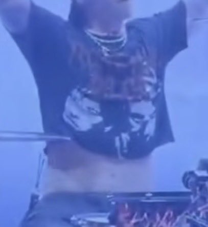 TERRlBLESlGHT's tweet photo. Josh wears his own Official Twenty One Pilots ‘RAWFEAR’ cropped t-shirt at Mad Cool festival https://t.co/0fdjOAOVIA