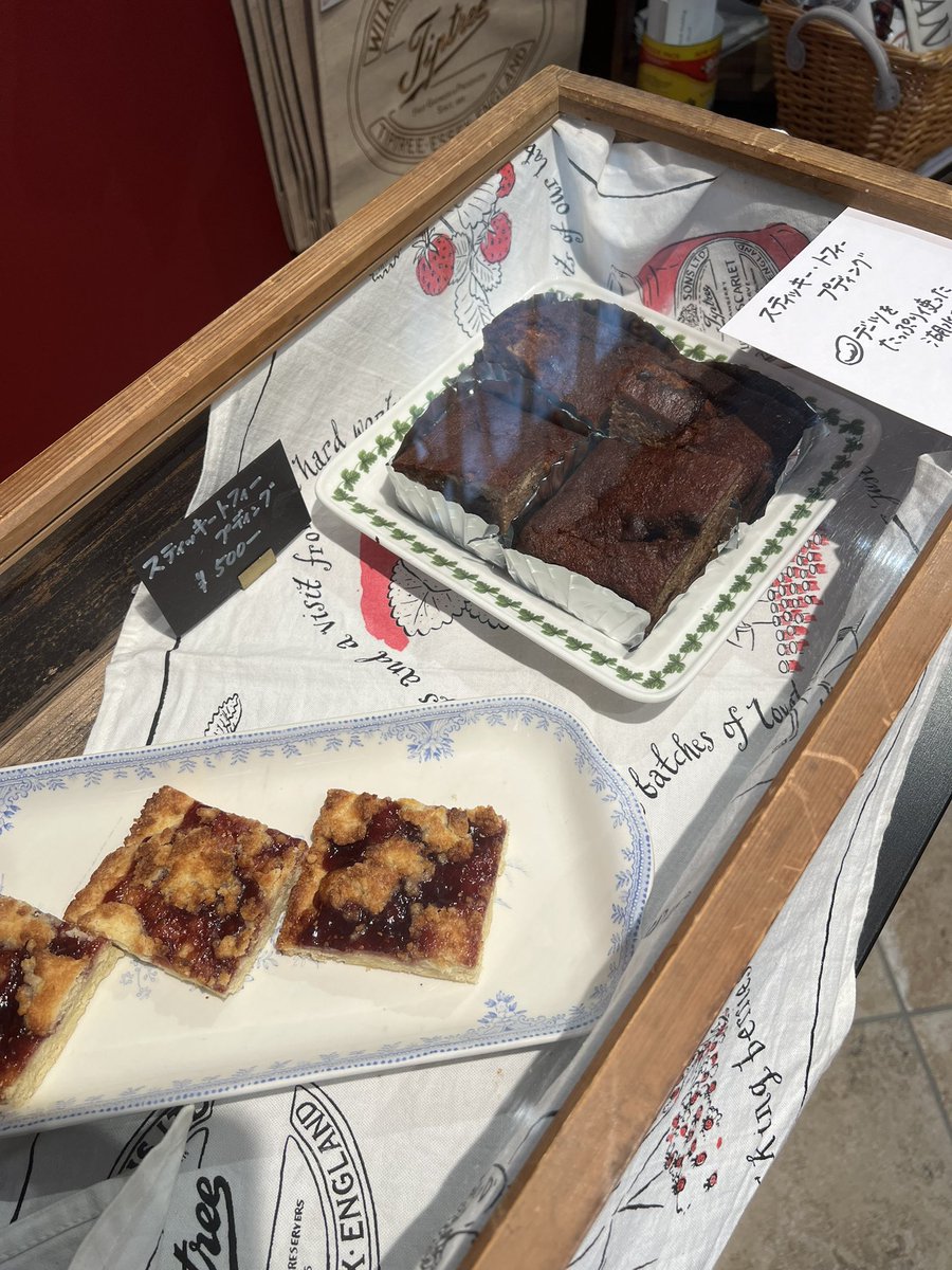 tamaosako's tweet photo. 7/11ベイクショップ
11:00〜Open！

ポーターケーキ
スティッキートフィープディング
などケーキ7種

田舎の大きなスコーン
ロンドンスコーン
ベーコン＆チーズスコーン
アールグレイスコーン

お待ちしてます♪
今日から奥で教室してます

#英国菓子ブリティッシュプディング https://t.co/ECHr4VHvYT