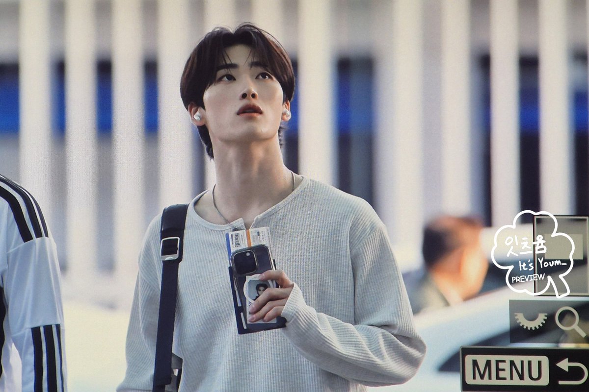 Its_Youm_'s tweet photo. [260711] 인천공항 출국 올아워즈 유민 프리뷰
𝑨𝑳𝑳(𝑯)𝑶𝑼𝑹𝑺 YOUMIN INC Departure pre

아기고양이도 비행기 탈 수 있나?🤔🤔

#YOUMIN #유민 #ユミン 
#ALL_H_OURS #올아워즈 https://t.co/1ItS9Z5vG3