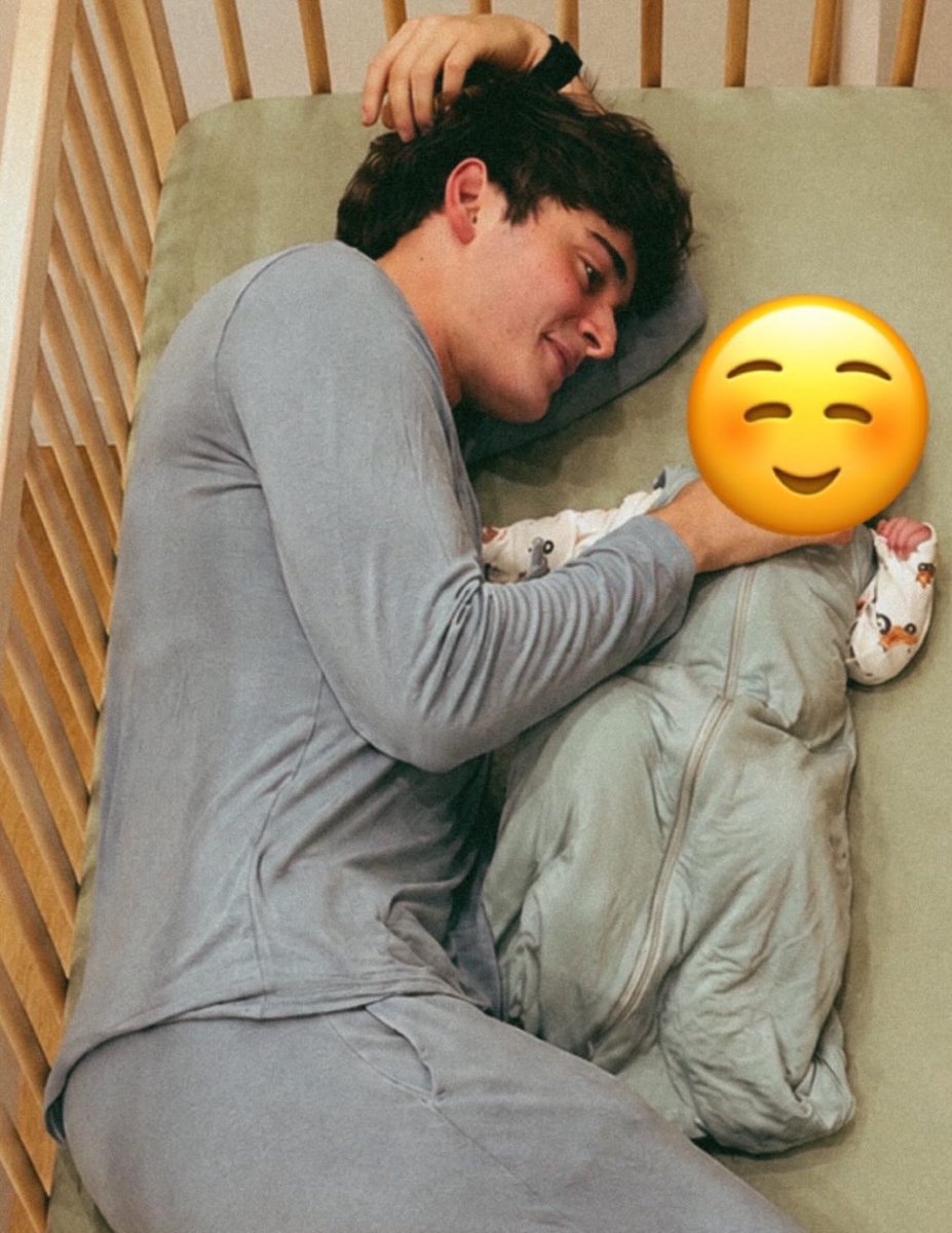 foahmolly's tweet photo. his omega is actually aching for a pup im gonna die  https://t.co/5NOUhhDWKq