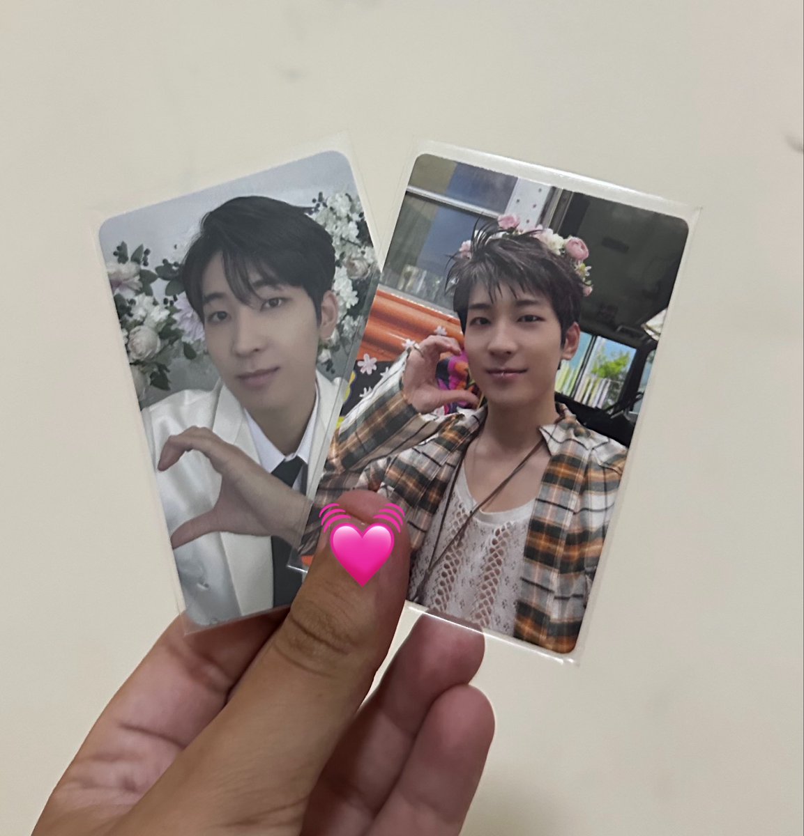 sectorwonu's tweet photo. fb positivo para @wonchanitos !!

venda e envio super tranquilo, a gab eh um amor obg por me vender esses wonus fofoletes!! 💗💗 https://t.co/iZYHirOcAn