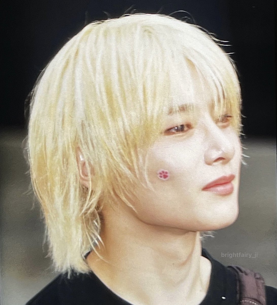 yenitulip's tweet photo. jeongin’s blonde hair used to be sooo long… https://t.co/ISQF5nm4YM