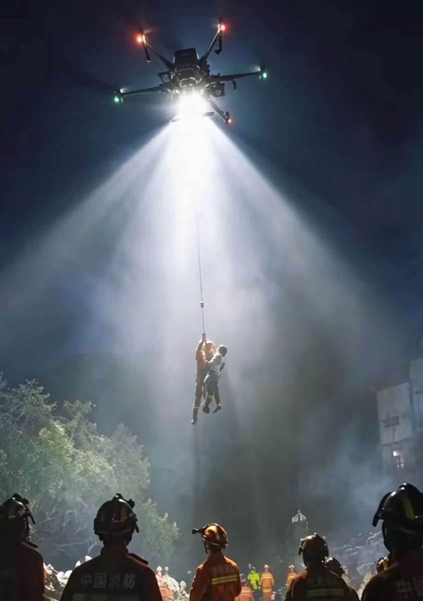 starfire2035's tweet photo. In principle, drones can't save people.But the people are the principle. https://t.co/0jMgvatYBK