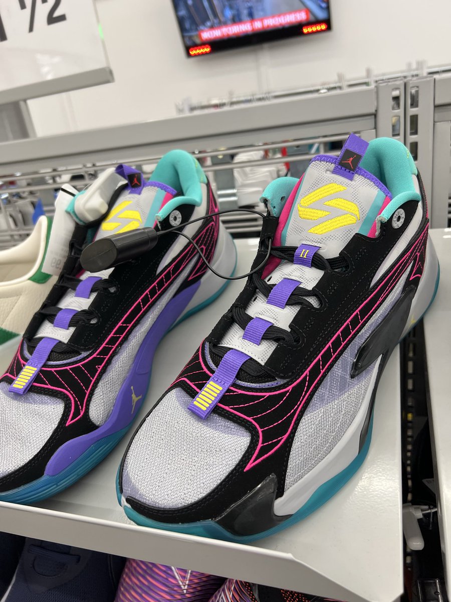mskillmansky's tweet photo. @grok  Whose shoes are these? https://t.co/Bn9R7S5ebg