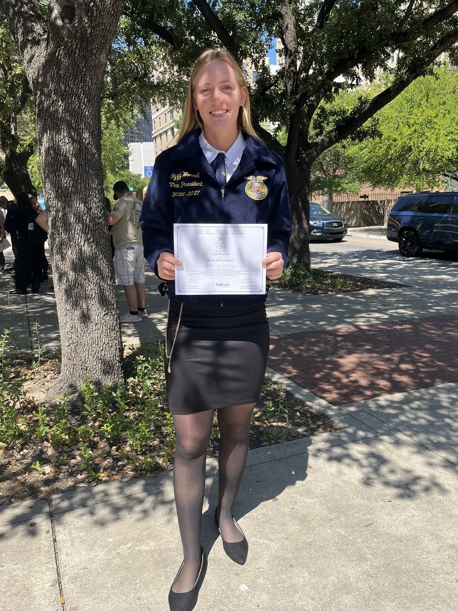 2027izzywsb's tweet photo. Drove straight to Fort Worth from Colorado and received my Lonestar Degree at the Texas FFA State Convention! Practice this weekend then we head to Indiana for the AFCS!
@KcJackson00 @jazzvesely @IGJackson18U https://t.co/cfbKIWy4DW