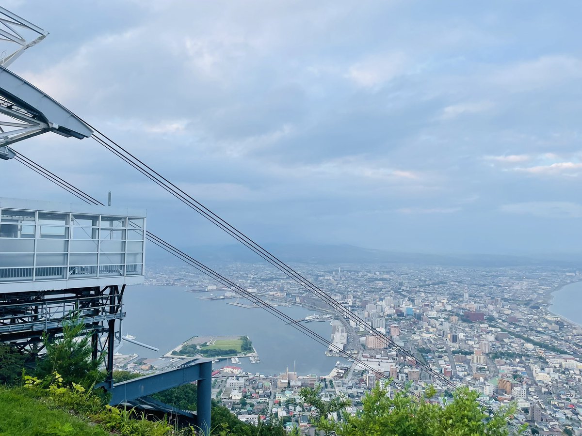 misya13kae31y's tweet photo. 函館山🚡👏🏼
昨夜はほぼ晴れ綺麗でした展望台は入れ替え制20分以上並び
「オークレート」👍🏼
おはようです
帰ります✈️ https://t.co/abvm96HiQt
