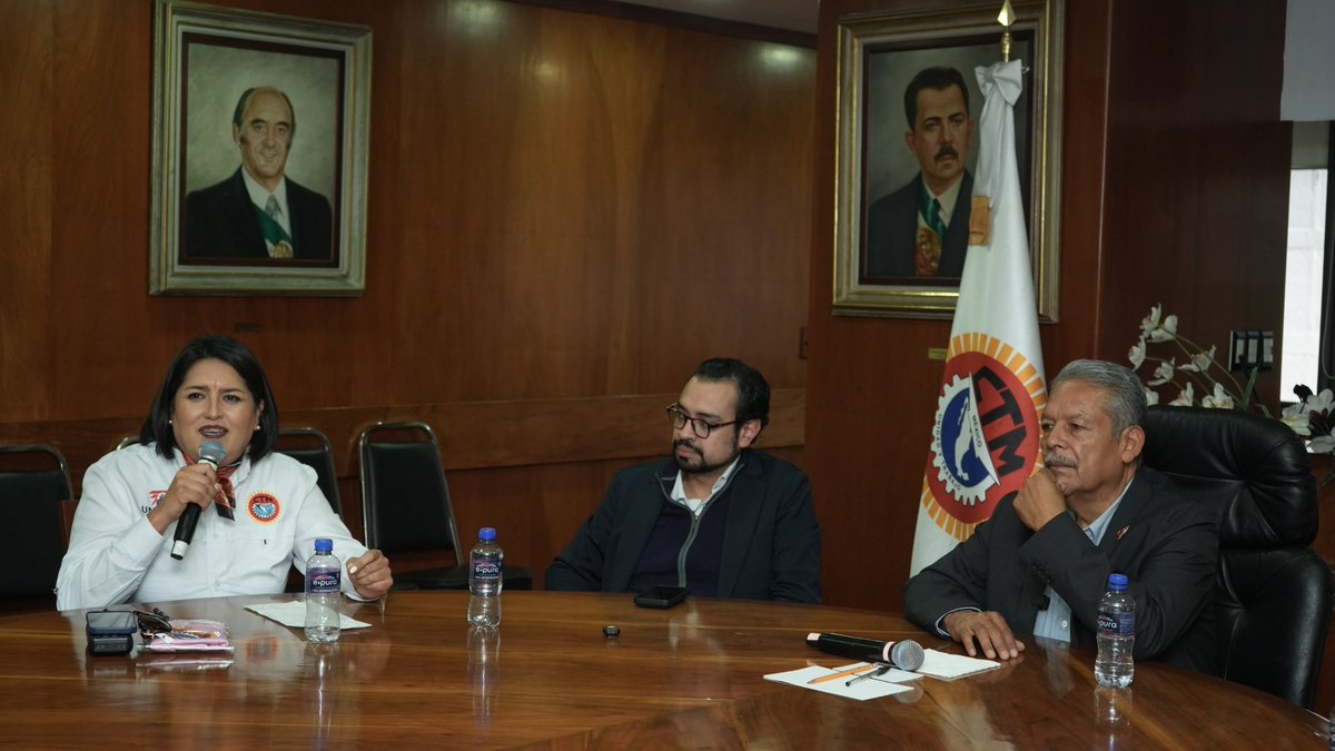 tereso_medina's tweet photo. Recibí en la @CTM_MX a compañeras cetemistas de la Federación de Trabajadores de la @CTM_Coahuila que han caminado conmigo durante muchos años, desde las fábricas, las colonias y los centros de trabajo, compartiendo luchas, aprendizajes y esperanzas. https://t.co/ufRoydSPKp
