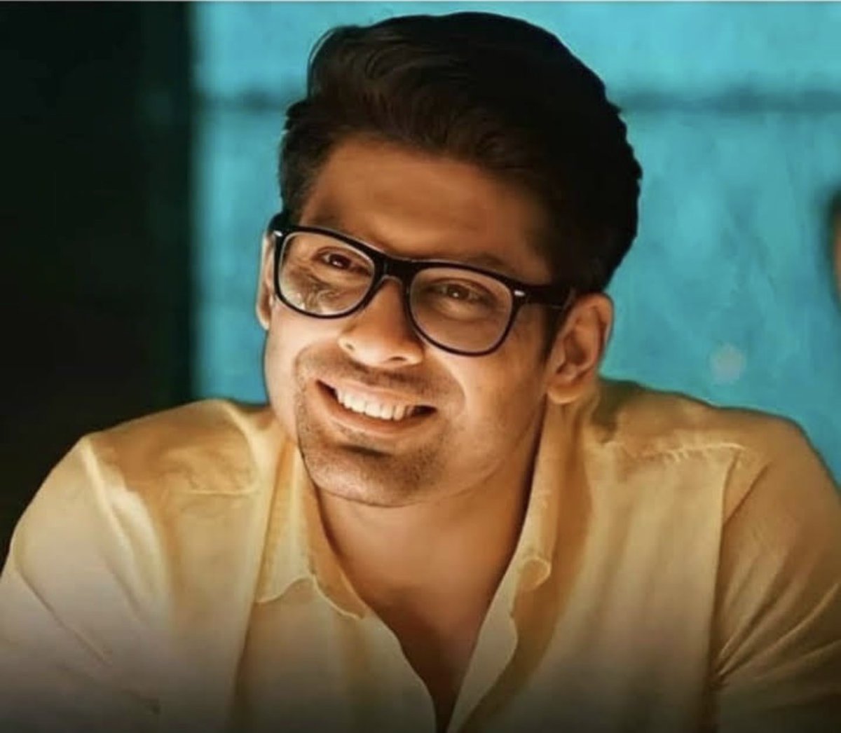 VarshuuM's tweet photo. Memories are always special. Sometimes we laugh by remembering the days we cried, And we cry by remembering the days we laughed……..!! That’s life.

#SidharthShukla ❤️ https://t.co/0HG5zeqvRw