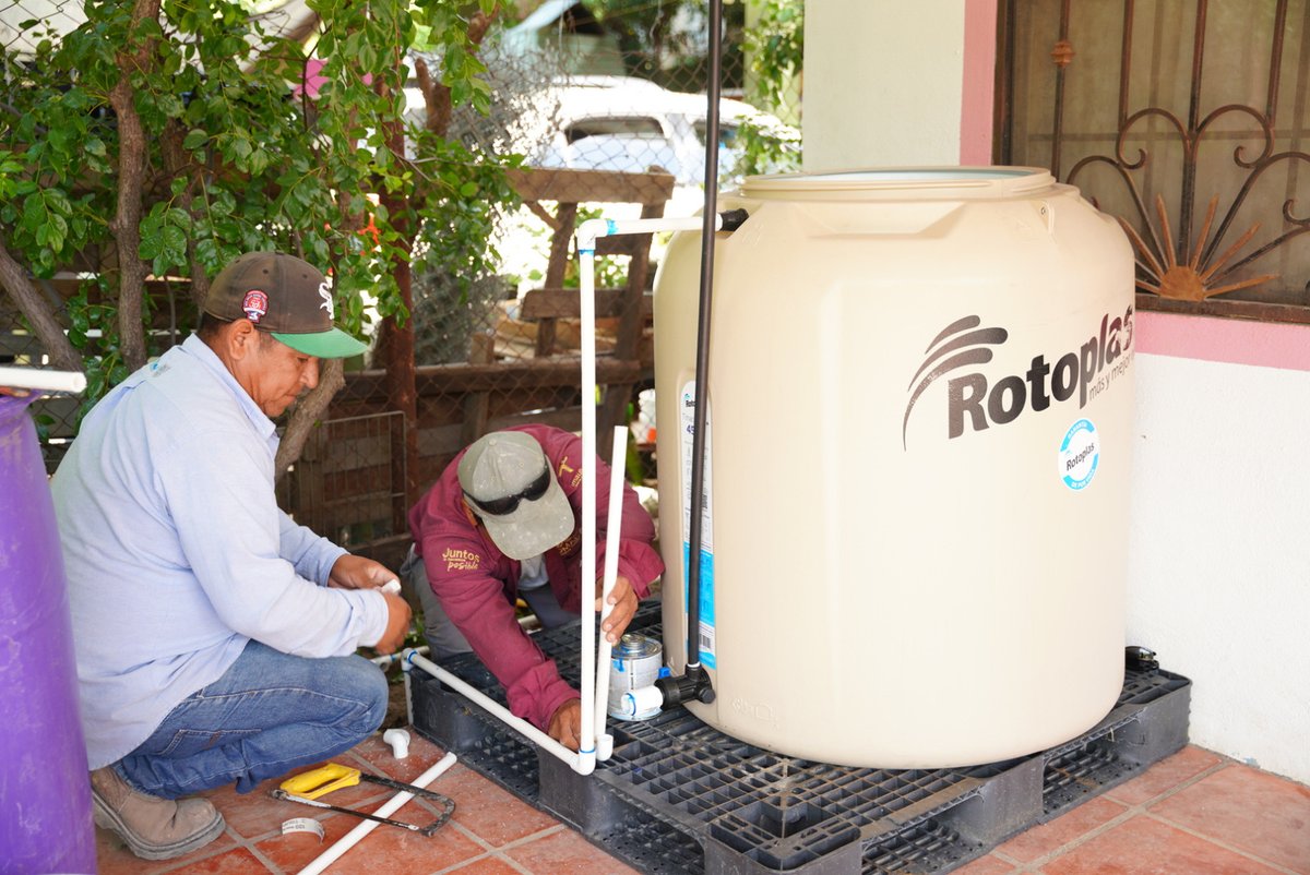 valtierrahdz's tweet photo. Inician #COMAPA y Gobierno Municipal instalación de 200 tinacos para familias afectadas por baja presión de agua
#NuevoLaredo #Laredo #NLD #Tamaulipas
https://t.co/98xO9Qz3Bm a través de @valtierrahdz https://t.co/ITGuYOFEXb