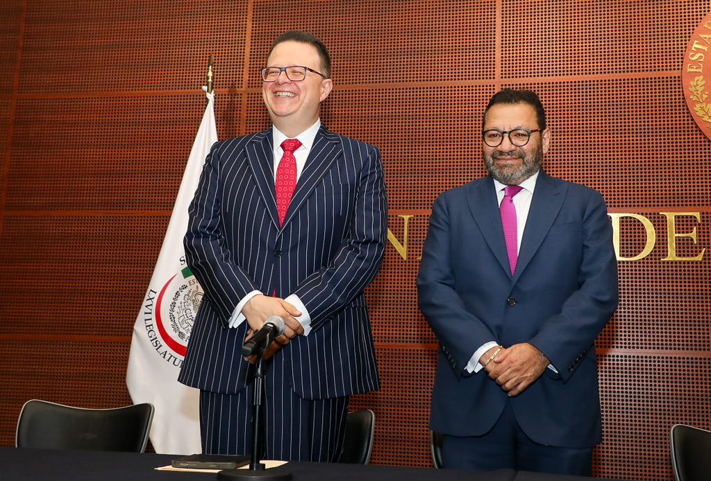 FFuentesBarrera's tweet photo. Fue un honor asistir a los Reconocimientos Iluminatos 2026, organizados por la Federación Iberoamericana de Abogados, en el marco del LXVI Aniversario del Día del Abogado, en el @senadomexicano.

Felicito a mi amigo y colega, el Magistrado @fdelamatap, por la merecida distinción como Magistrado del Año, reconocimiento que refleja su destacada trayectoria, profesionalismo y aportación a la #justiciaelectoral.

Asimismo, expreso mi más sincero agradecimiento por la notificación oficial de que el LVI Congreso Internacional, que tendrá lugar en septiembre en #CostaRica, llevará mi nombre. Esta distinción representa un profundo honor y una enorme responsabilidad. La asumo con gratitud y humildad, con el firme compromiso de impulsar el diálogo, la cooperación y el intercambio de experiencias entre quienes compartimos la convicción de que la justicia constituye un pilar fundamental de nuestras instituciones democráticas.