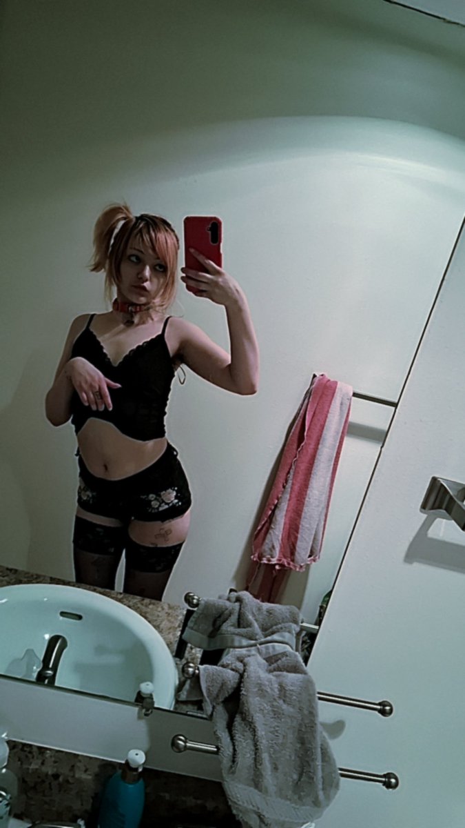 PetFantasy_'s tweet photo. Never posted these photos I liked these ones 

#nsfwtwt #femboy #nsfw https://t.co/IhwYSrkOcT
