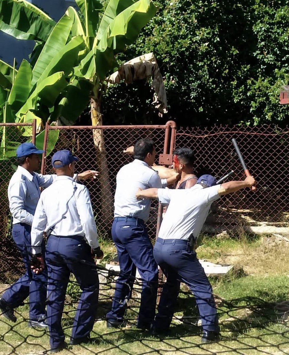 Echudina147575's tweet photo. @Granma_Digital #Loscubanosqueremoseleccioneslibre #CUBAQUIERELIBERTAD #BASTADEABUSOS #CubaPaLaCalle #BASTADEABUSOS https://t.co/E5Y1zwOLzO