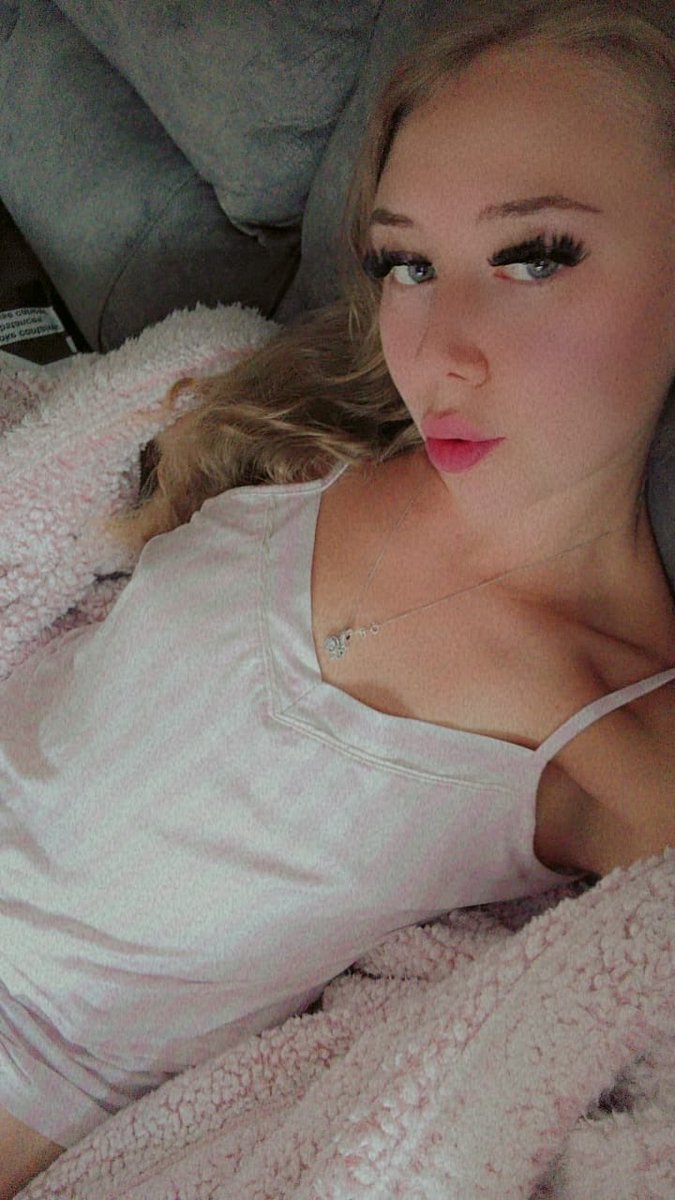 Brattygall's tweet photo. Who’s active ? 

Calls / sessions / bundles etc 

Horny British Chav 😈

RT 

#ukseller #contentcreator #buyingcontent https://t.co/UJ8MYm04Ot