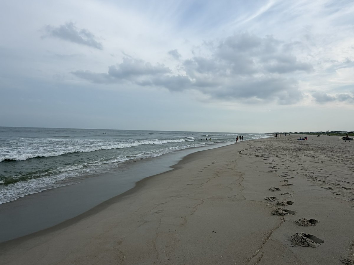 silvrgoat06's tweet photo. Friday evening with the surf in Ship Bottom NJ 🏄‍♂️ 🏖️ 🌊 
#JerseyShore #LBI #Exit63 #Beach #SaltLife #Surf https://t.co/1OHLtfd4J1