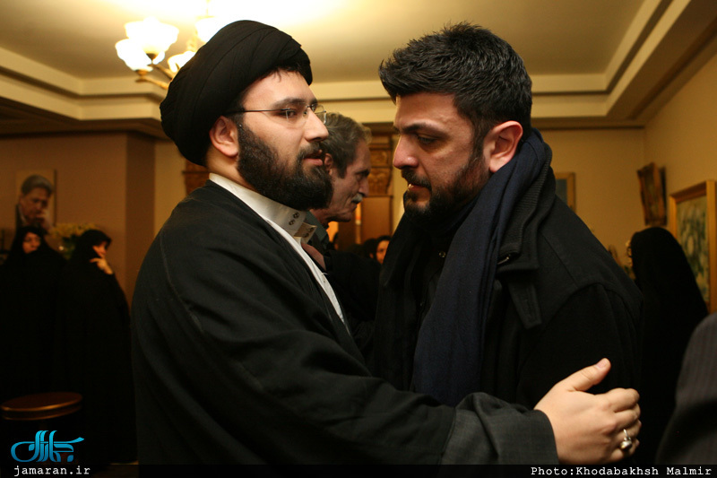 Durkheim1979's tweet photo. سید عدنان طباطبایی، توله صادق طباطبایی هم همچین موجودیه با همین افکار!
سید ادنان در بغل سید عنی خمینی! https://t.co/23I9BkgcXG