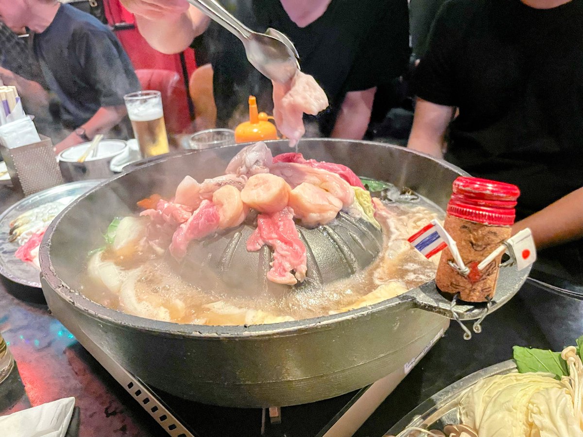 Winger2499's tweet photo. Thai Dinner
🇹🇭バーンキラオパラダイス🇹🇭
エンディさん主催の交流会で、タイ式焼肉鍋「ムーガタ」を食べました💕 https://t.co/q2odRdwgUU